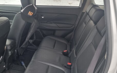 Mitsubishi Outlander III рестайлинг 3, 2018 год, 2 077 000 рублей, 6 фотография