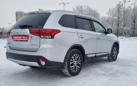 Mitsubishi Outlander III рестайлинг 3, 2018 год, 2 077 000 рублей, 3 фотография