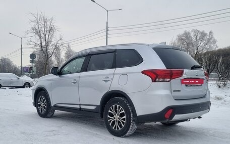 Mitsubishi Outlander III рестайлинг 3, 2018 год, 2 077 000 рублей, 4 фотография