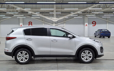 KIA Sportage IV рестайлинг, 2018 год, 1 999 000 рублей, 5 фотография