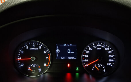 KIA Sportage IV рестайлинг, 2018 год, 1 999 000 рублей, 16 фотография