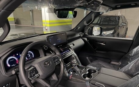 Toyota Land Cruiser, 2025 год, 16 000 000 рублей, 28 фотография