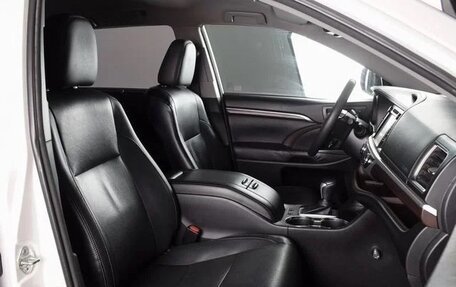 Toyota Highlander III, 2014 год, 2 550 000 рублей, 7 фотография