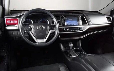 Toyota Highlander III, 2014 год, 2 550 000 рублей, 5 фотография