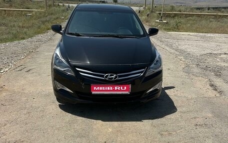 Hyundai Solaris II рестайлинг, 2015 год, 899 990 рублей, 1 фотография