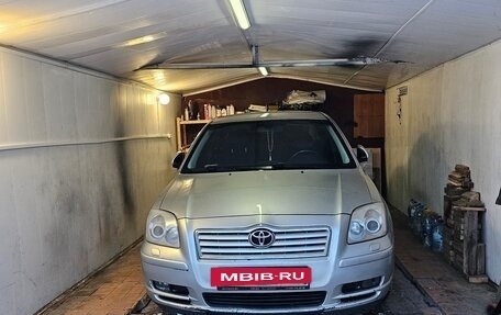 Toyota Avensis III рестайлинг, 2005 год, 840 000 рублей, 19 фотография