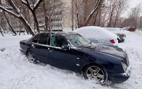 Mercedes-Benz E-Класс, 1998 год, 400 000 рублей, 2 фотография