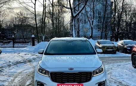KIA Carnival III, 2019 год, 3 150 000 рублей, 2 фотография