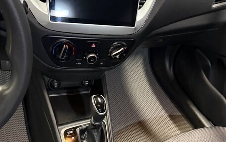 Hyundai Solaris II рестайлинг, 2018 год, 720 000 рублей, 34 фотография