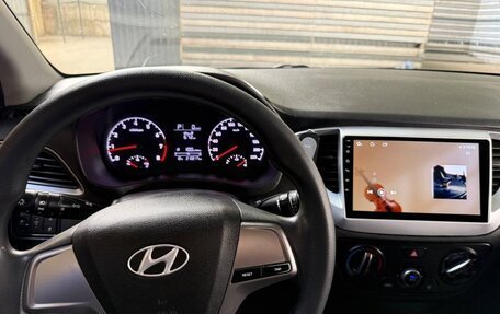 Hyundai Solaris II рестайлинг, 2018 год, 720 000 рублей, 33 фотография
