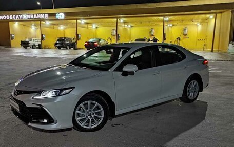 Toyota Camry, 2021 год, 3 300 000 рублей, 2 фотография