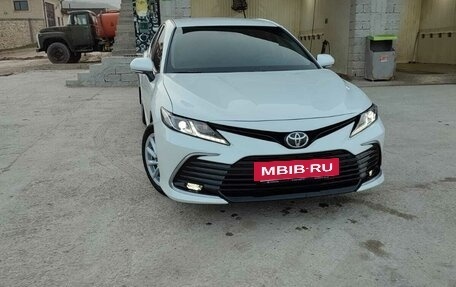 Toyota Camry, 2021 год, 3 300 000 рублей, 6 фотография
