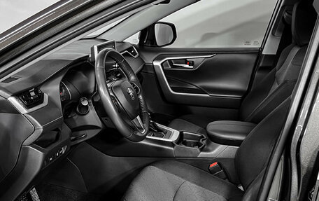 Toyota RAV4, 2021 год, 3 299 000 рублей, 14 фотография