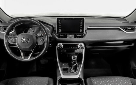 Toyota RAV4, 2021 год, 3 299 000 рублей, 18 фотография