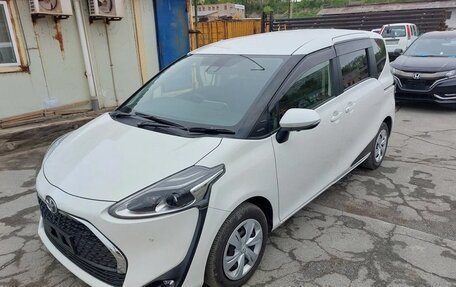 Toyota Sienta, 2023 год, 1 150 000 рублей, 1 фотография