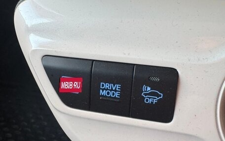 Toyota Prius IV XW50, 2016 год, 1 750 000 рублей, 9 фотография