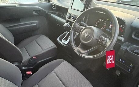 Toyota Sienta, 2023 год, 1 150 000 рублей, 3 фотография