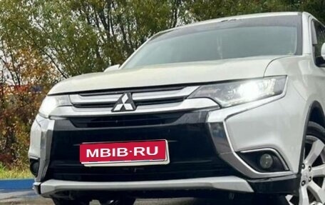 Mitsubishi Outlander III рестайлинг 3, 2015 год, 1 400 000 рублей, 1 фотография