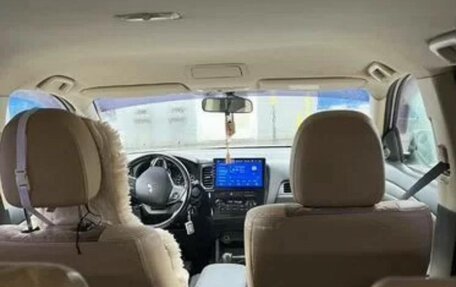 Mitsubishi Outlander III рестайлинг 3, 2015 год, 1 400 000 рублей, 2 фотография