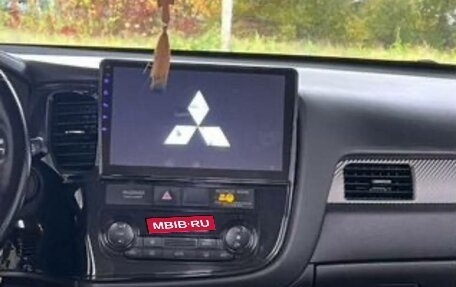 Mitsubishi Outlander III рестайлинг 3, 2015 год, 1 400 000 рублей, 6 фотография