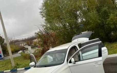 Mitsubishi Outlander III рестайлинг 3, 2015 год, 1 400 000 рублей, 7 фотография