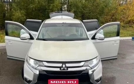 Mitsubishi Outlander III рестайлинг 3, 2015 год, 1 400 000 рублей, 10 фотография