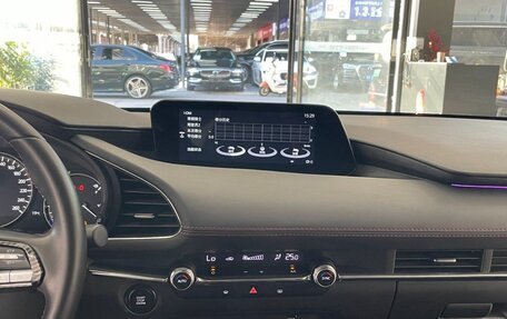 Mazda 3, 2022 год, 1 960 000 рублей, 13 фотография