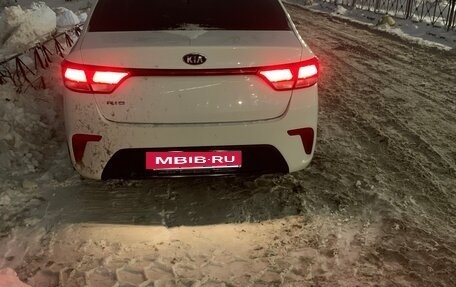 KIA Rio IV, 2019 год, 885 000 рублей, 4 фотография