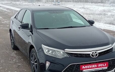Toyota Camry, 2017 год, 2 300 000 рублей, 3 фотография