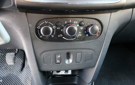 Renault Sandero II рестайлинг, 2015 год, 799 000 рублей, 10 фотография