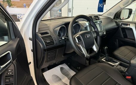 Toyota Land Cruiser Prado 150 рестайлинг 2, 2013 год, 3 759 900 рублей, 10 фотография