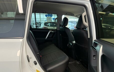 Toyota Land Cruiser Prado 150 рестайлинг 2, 2013 год, 3 759 900 рублей, 17 фотография