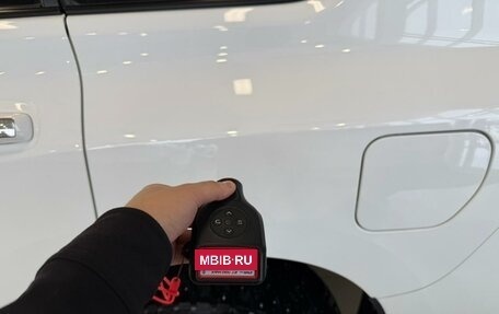 Toyota Land Cruiser Prado 150 рестайлинг 2, 2013 год, 3 759 900 рублей, 23 фотография