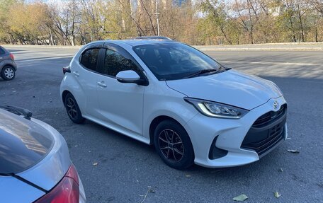 Toyota Yaris, 2021 год, 1 550 000 рублей, 2 фотография