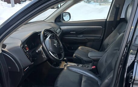 Mitsubishi Outlander III рестайлинг 3, 2013 год, 2 080 000 рублей, 9 фотография