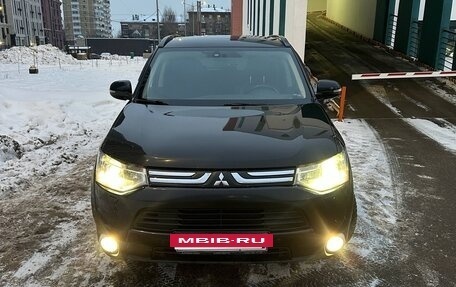 Mitsubishi Outlander III рестайлинг 3, 2013 год, 2 080 000 рублей, 7 фотография
