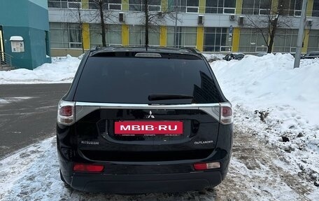 Mitsubishi Outlander III рестайлинг 3, 2013 год, 2 080 000 рублей, 5 фотография