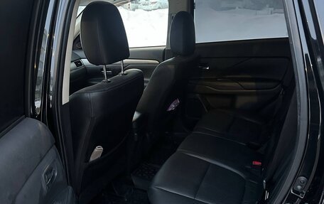 Mitsubishi Outlander III рестайлинг 3, 2013 год, 2 080 000 рублей, 10 фотография