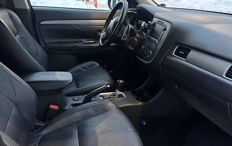 Mitsubishi Outlander III рестайлинг 3, 2013 год, 2 080 000 рублей, 11 фотография