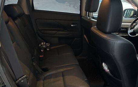 Mitsubishi Outlander III рестайлинг 3, 2013 год, 2 080 000 рублей, 12 фотография