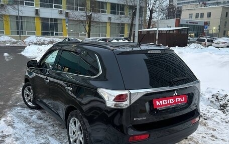 Mitsubishi Outlander III рестайлинг 3, 2013 год, 2 080 000 рублей, 6 фотография