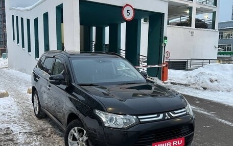 Mitsubishi Outlander III рестайлинг 3, 2013 год, 2 080 000 рублей, 3 фотография