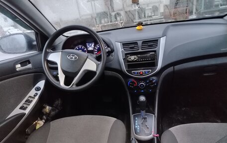 Hyundai Solaris II рестайлинг, 2011 год, 650 000 рублей, 6 фотография
