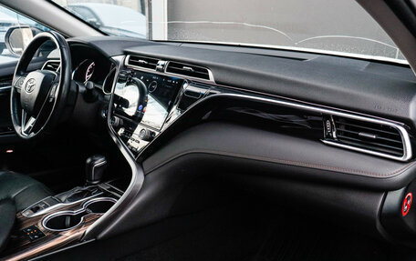 Toyota Camry, 2018 год, 3 259 000 рублей, 9 фотография