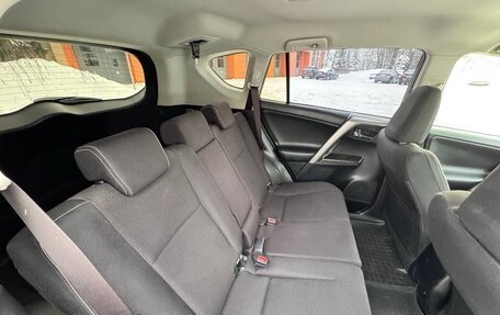 Toyota RAV4, 2016 год, 1 950 000 рублей, 10 фотография