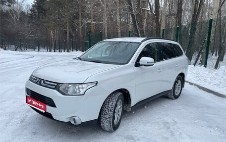 Mitsubishi Outlander III рестайлинг 3, 2013 год, 1 480 000 рублей, 1 фотография