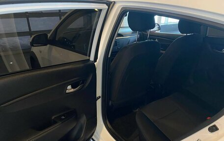 KIA Rio IV, 2021 год, 1 630 000 рублей, 24 фотография