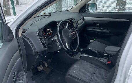 Mitsubishi Outlander III рестайлинг 3, 2013 год, 1 480 000 рублей, 9 фотография