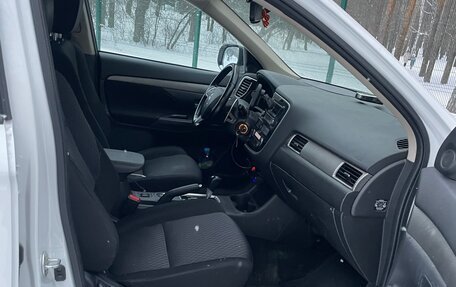 Mitsubishi Outlander III рестайлинг 3, 2013 год, 1 480 000 рублей, 8 фотография