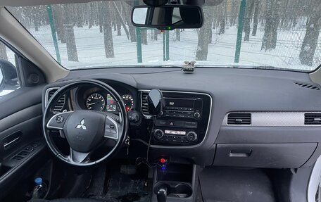 Mitsubishi Outlander III рестайлинг 3, 2013 год, 1 480 000 рублей, 10 фотография